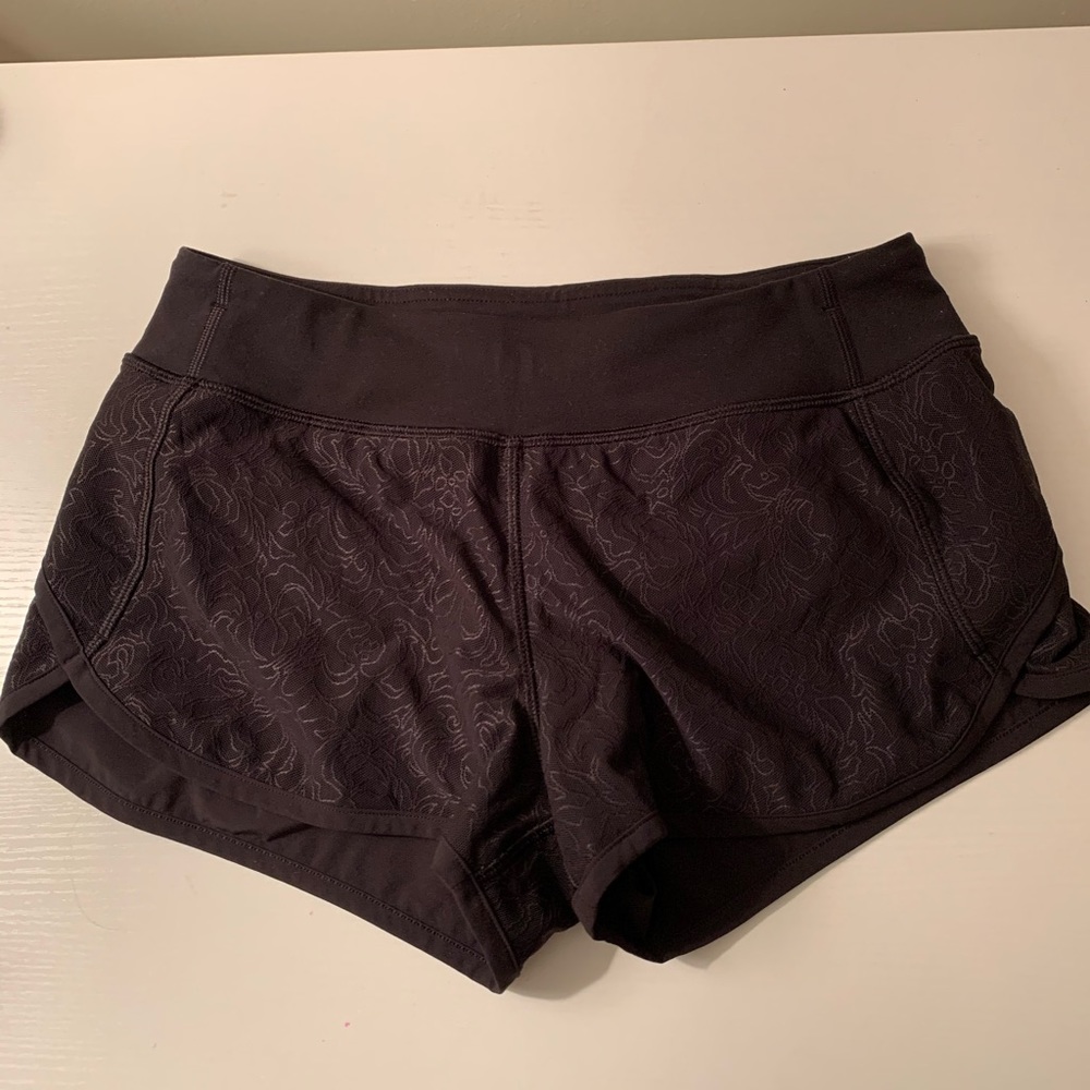 IVIVVA lace pattern shorts